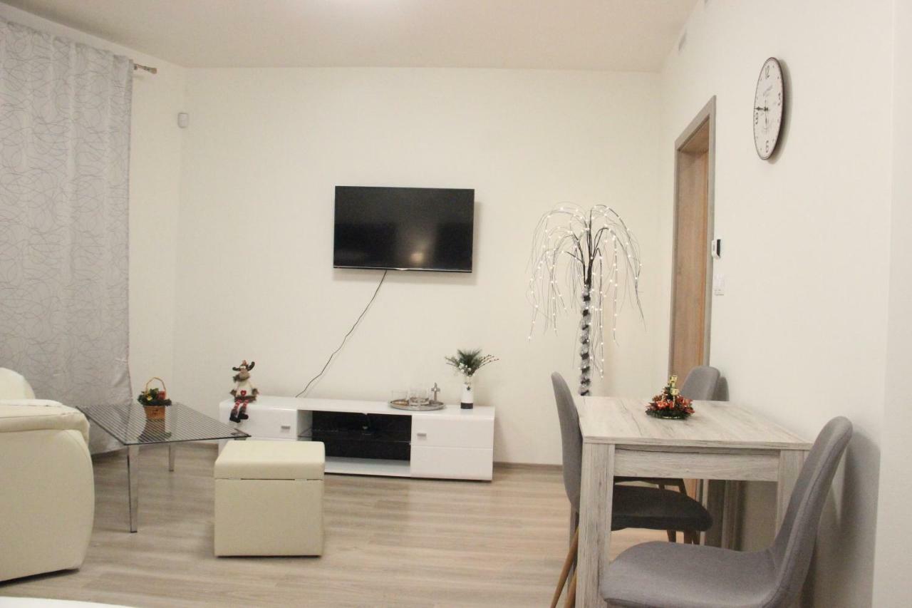 H+ Apartman Letiste Praha Daire Dış mekan fotoğraf