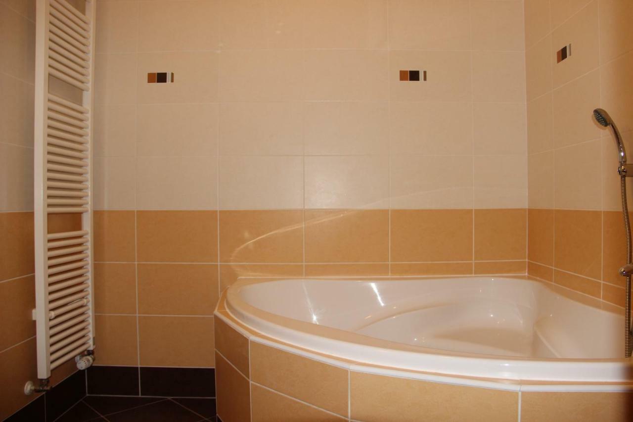 H+ Apartman Letiste Praha Daire Dış mekan fotoğraf