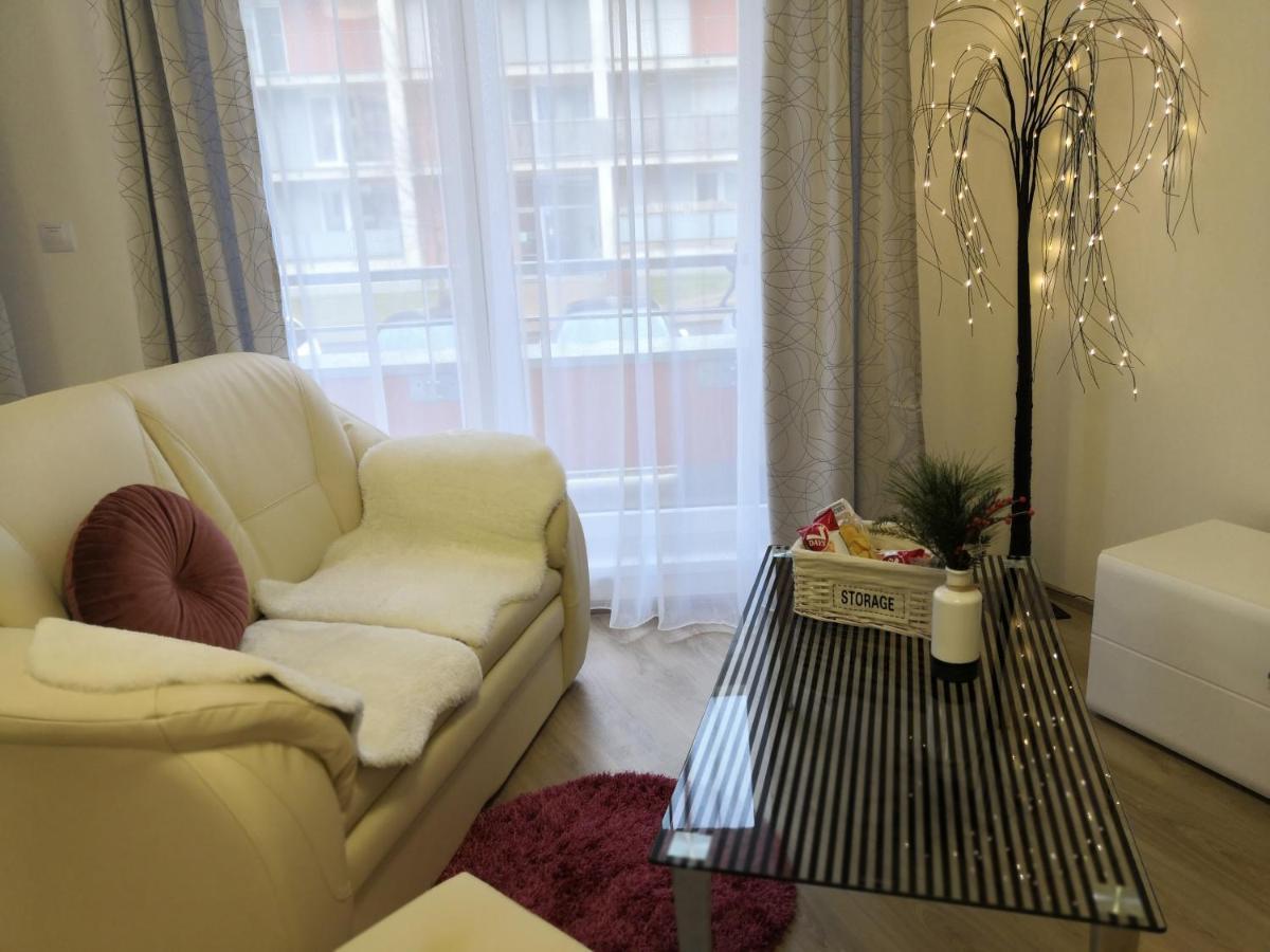 H+ Apartman Letiste Praha Daire Dış mekan fotoğraf